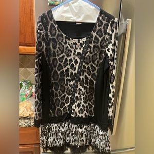 Long too.  Perfect with leggings.   Plenty of detail!